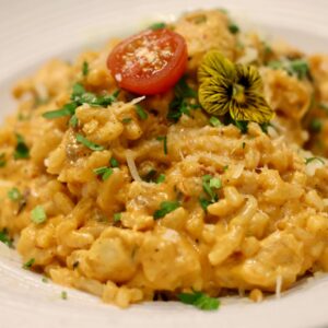 Comforting and indulgent, this risotto combines velvety cream and light tomato notes for a deliciously satisfying Italian-inspired dish.