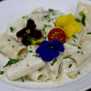 Perfectly cooked pasta tossed in a luscious white cream sauce, offering a mild, cheesy flavor that’s both satisfying and indulgent.